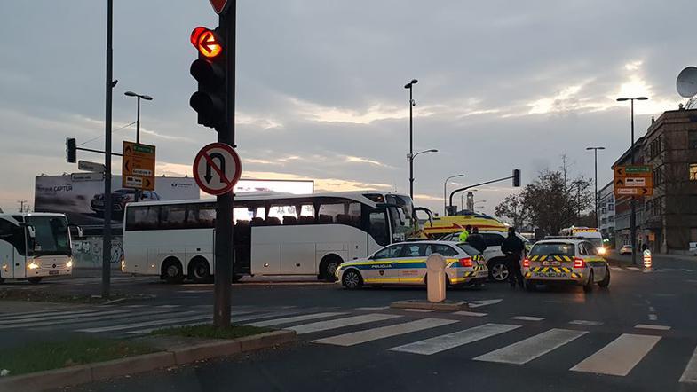 Prometna nesreča pri Intercontinentalu, terenski avto v avtobus