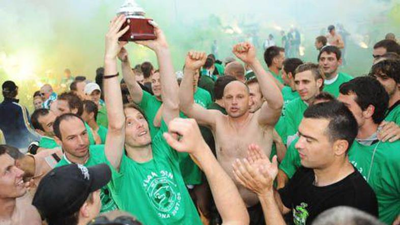 Miran Pavlin in soigralci so Olimpijo iz pete pripeljali nazaj v prvo.