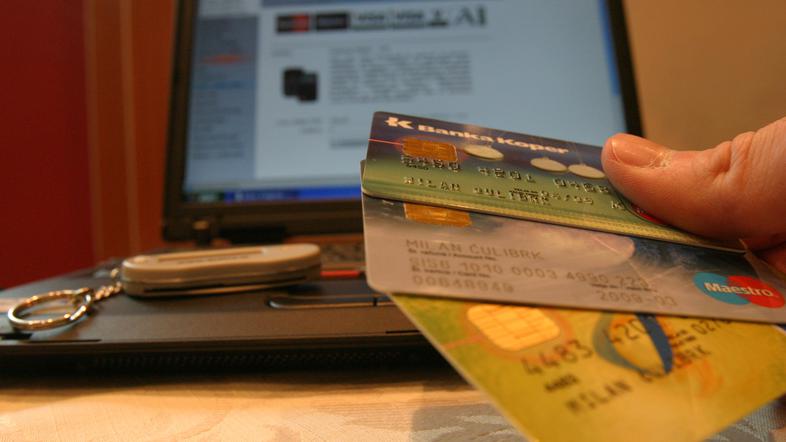 Romuni so uporabljali bianco kartice, na bankomatih pa so dvignili več kot 5000 