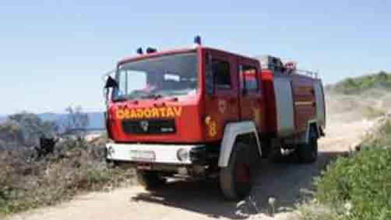 Gasilci imajo vse požare, ki so izbruhnili včeraj pod nadzorom.