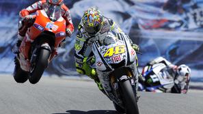 Valentino Rossi po zlomu noge še ni zmagal. V Laguni Seci je bil denimo tretji. 