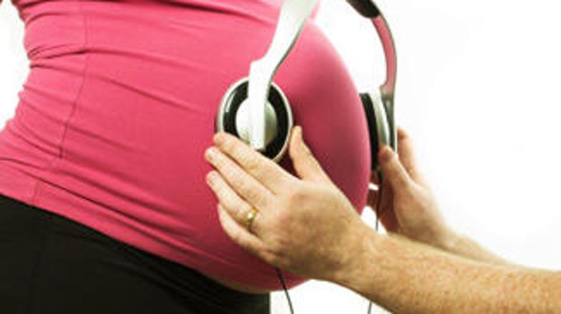 Glasba je nosečnicam ne le prijazna, temveč tudi koristna!