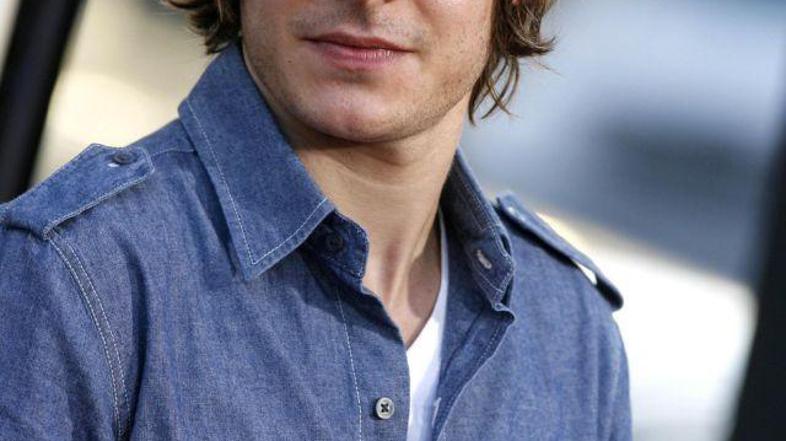 Je Zac Efron novi John Travolta?