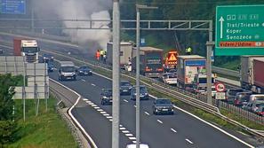 goreče vozilo primorska avtocesta