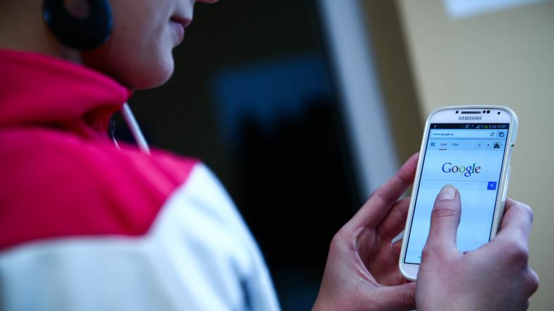 Slovenija 260.11.2013 mobitel, mobilna telefonija, mobilno omrezje, google, ilus