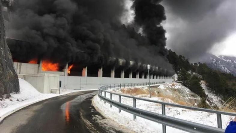 Požar hrvaškega avtobusa v predoru v Švici