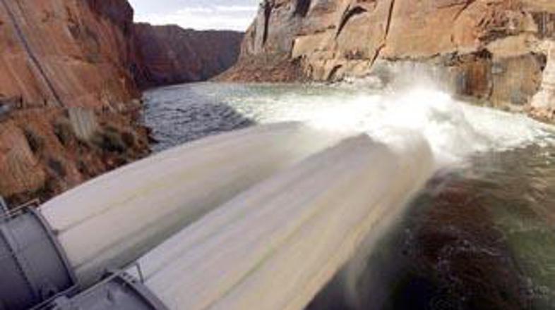 Umetno zvišana reka Colorado naj bi Grand Canyonu vrnila prvotno podobo.