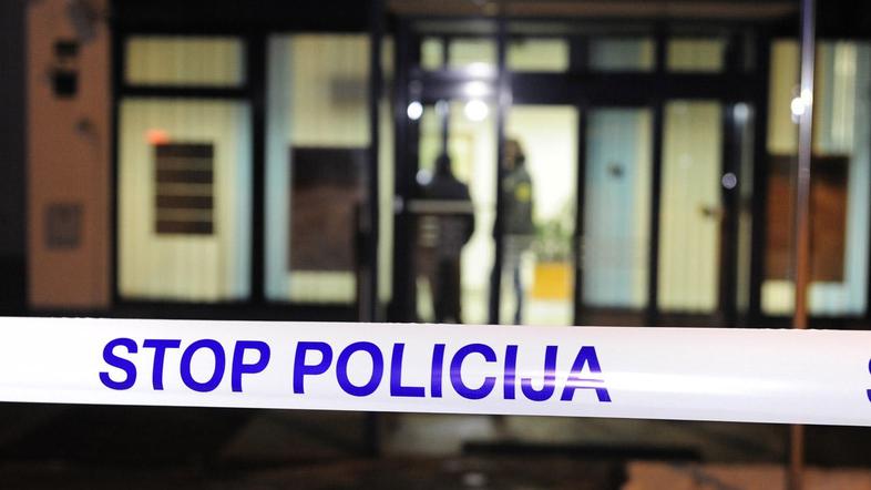 rop, banka Celje, šempeter, policija, policijski trak, banka, noč