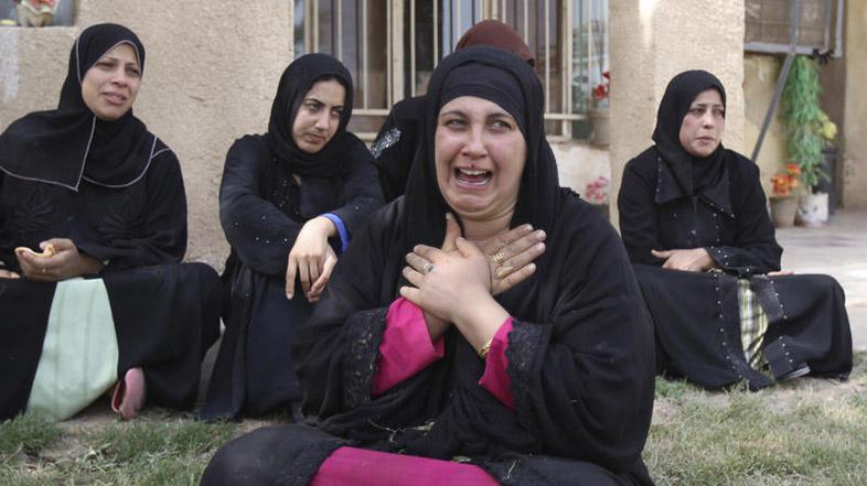 Reakcija ženske, ki so ji povedali, da je bil v napadu ubit tudi njen brat. (Fot