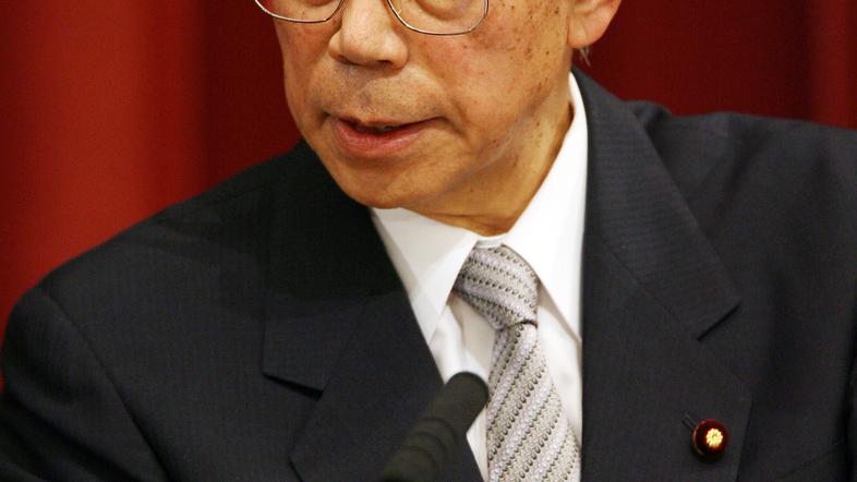 Novi premier Fukuda je že prevzel posle.