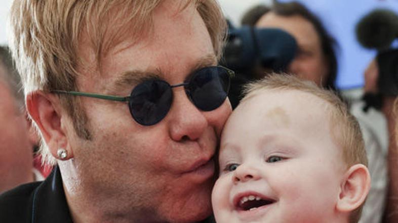 Elton John in 14-mesečni Lev