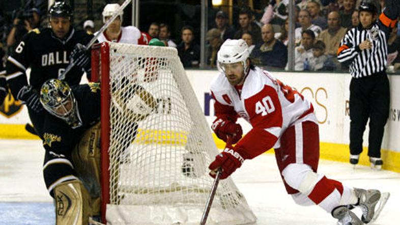 Vratar Dallasa Marty Turco je zaustavil vse poizkuse igralcev Detroita.