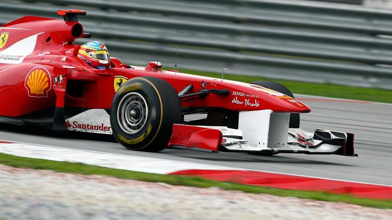 Fernando Alonso je sezono 2011 začel s četrtim in šestim mestom. (Foto: EPA)