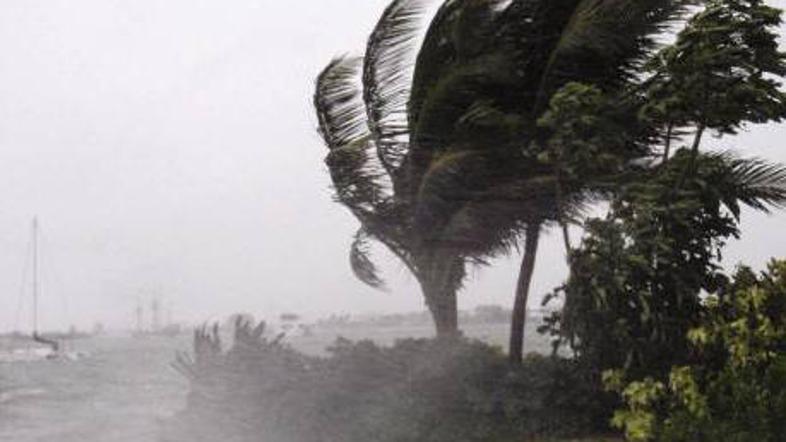 Posnetek Palominega pustošenja po otoku Veliki Kajman, ki je del Kajmanskega oto