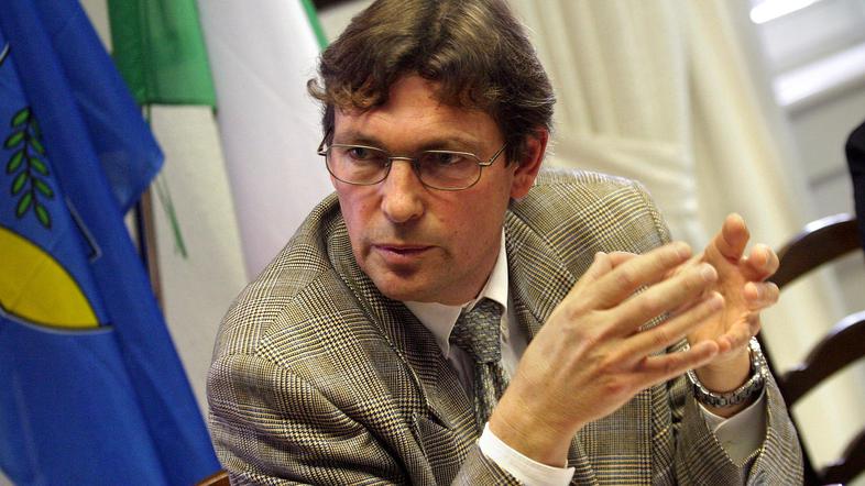 Izolski župan namerava za službeno vozilo najeti varčnejšega hibrida. Takšno voz