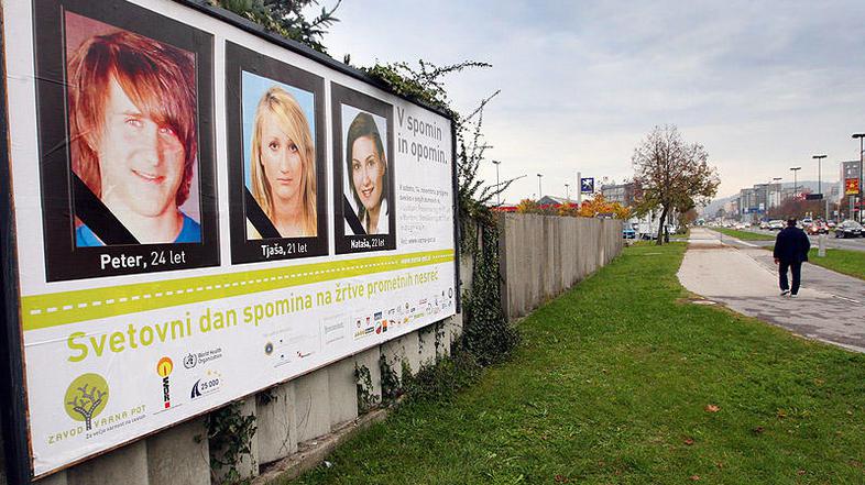 Tri žrtve iz Arje vasi zrejo s plakatov po vsej Sloveniji kot spomin in opomin. 