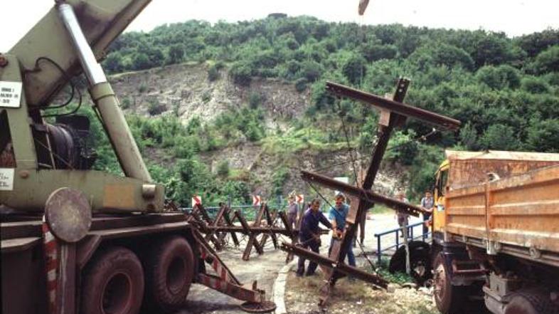 vojna za Slovenijo, tanki, BLOKADA PRI DRAGONJI