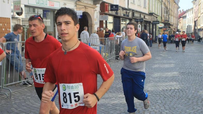 Če želite visokoresolucijsko fotografijo, nam pošljite elektronsko sporočilo na 