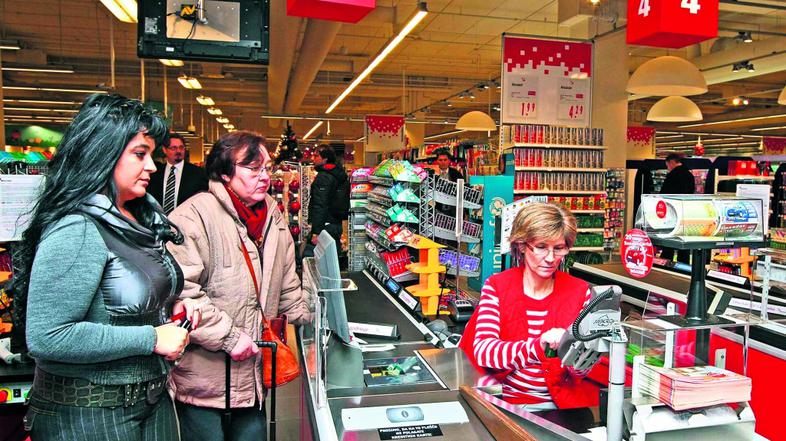 ljubljana 08.12.08 ljudje, blagajna, otvoritev Mercator Hipermarket Smartinska; 
