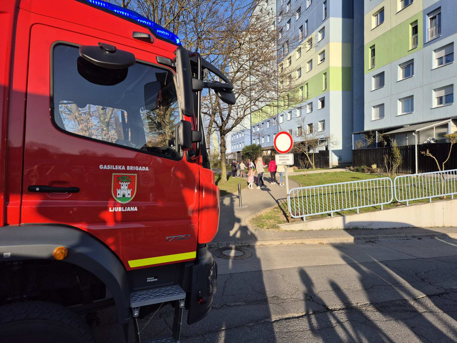 Gasilci, posredovanje na Brilejevi v Ljubljani