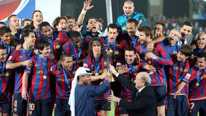 Aktualni evropski in svetovni klubski prvak Barcelona bo prihodnje leto gostoval