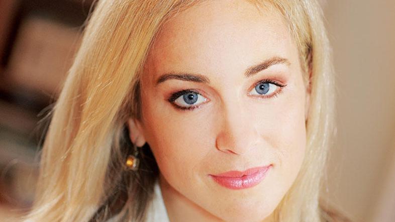 Nina pravi, da je pri vzgoji bolj popustljiv njen mož.