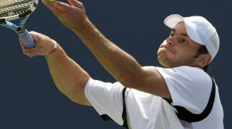Petopostavljeni Američan Andy Roddick se bo v četrtfinalu srečal s prvim favorit