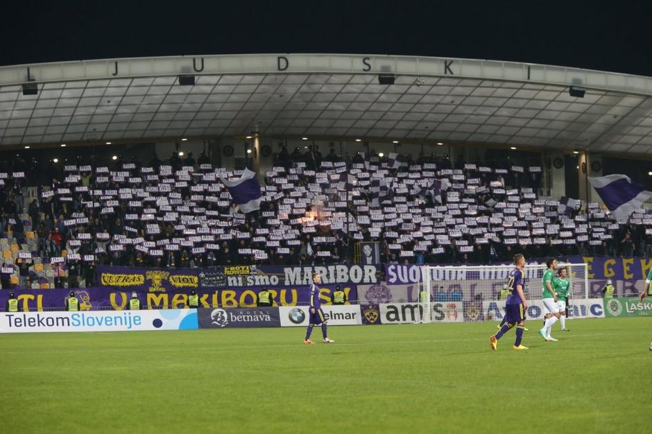 Viole NK Maribor Olimpija Ljubljana večni derbi Pokal Slovenije Hervis Ljudski v | Avtor: Nino Verdnik