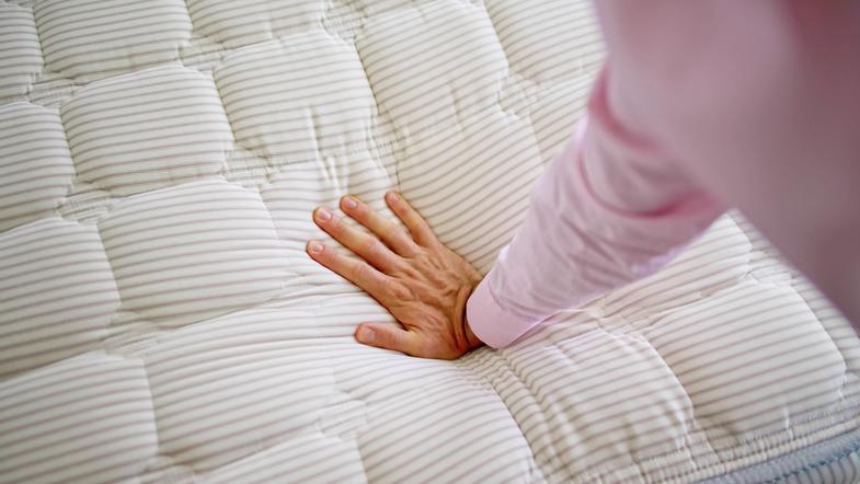 postelja, vzmetnica, spanje, spalnica, prišice, jogi