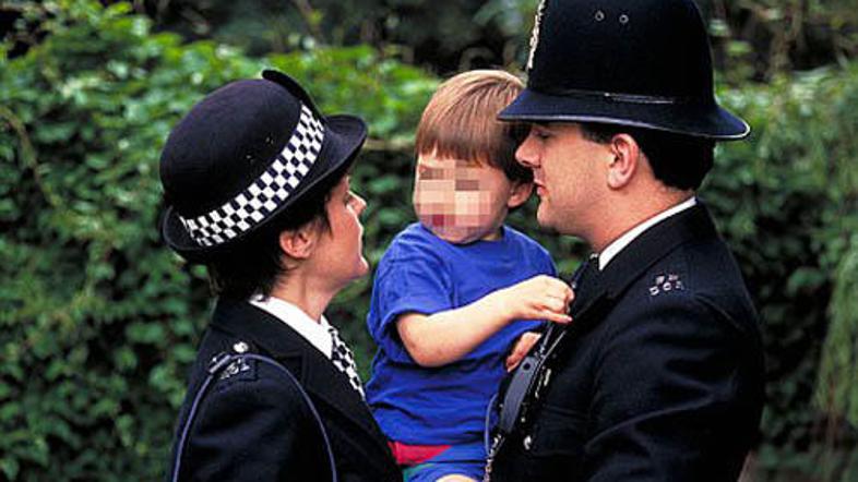 Policisti ne vedo natančno, kaj naj naredijo, ko jim pot prekriža triletni vanda