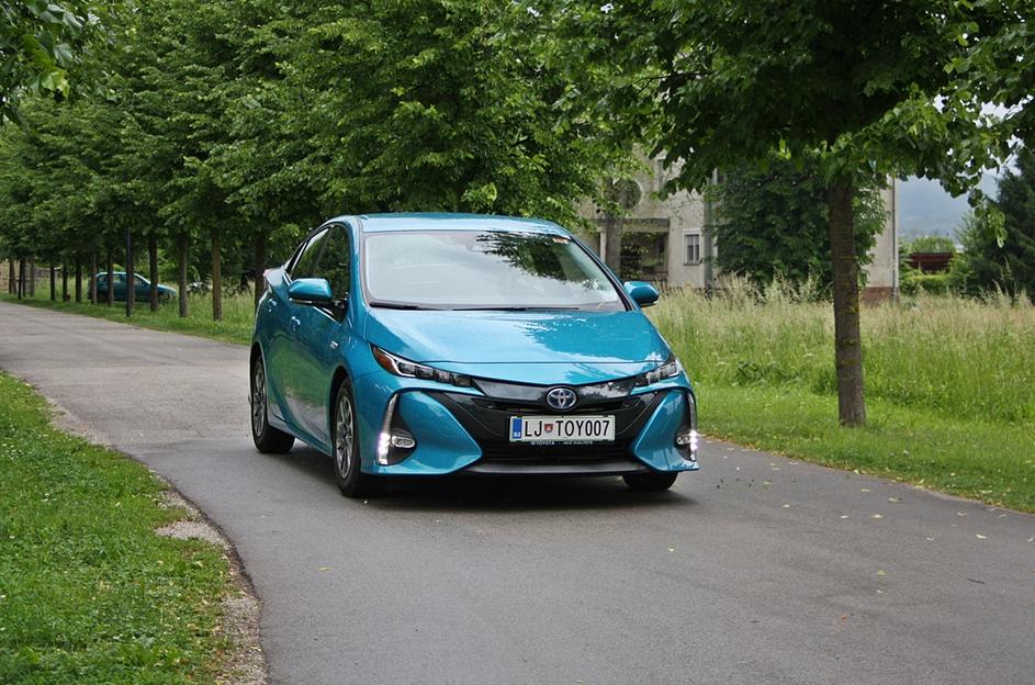 Toyota prius PHEV plug-in