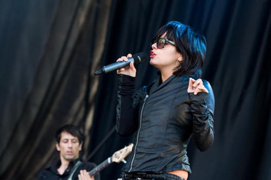 Lily Allen, menda vzhajajoča pop zvezda, vsaj glede na zagrebško občinstvo, očit