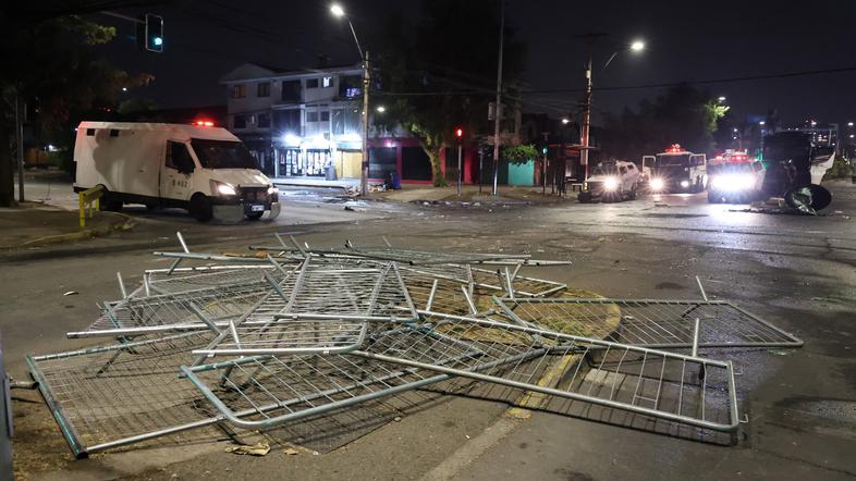 Izgredi pred in med tekmo pokala Libertadores v Santiagu