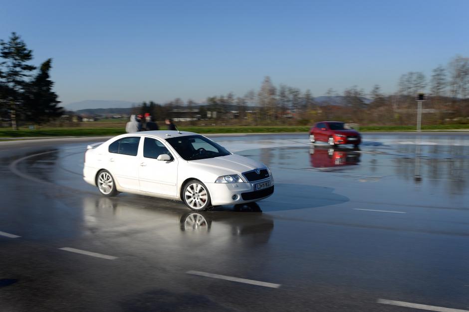 slovenija 28.11.13, gume, pnevmatike, test, test zimskih pnevmatik, policija, po | Avtor: Anže Petkovšek