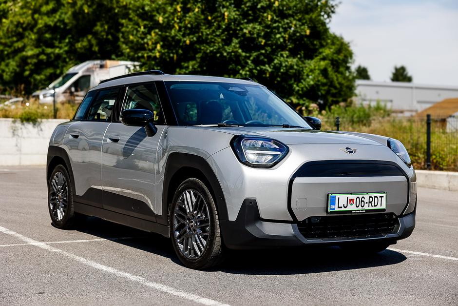 primerjava mini cooper S in mini aceman | Avtor: Saša Despot