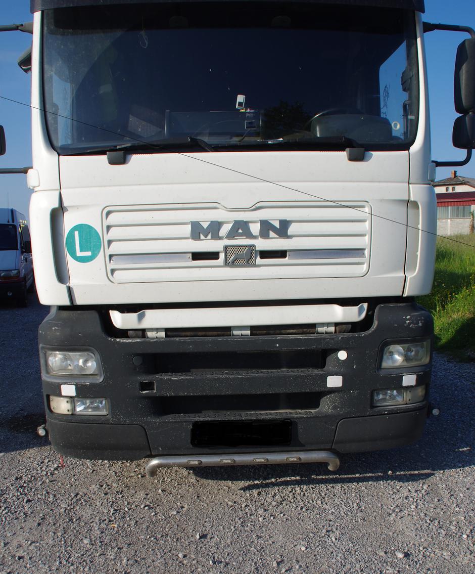 Neizpraven tovornjak | Avtor: Policija