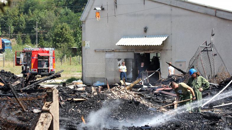 Požar v tovarni Liko.
