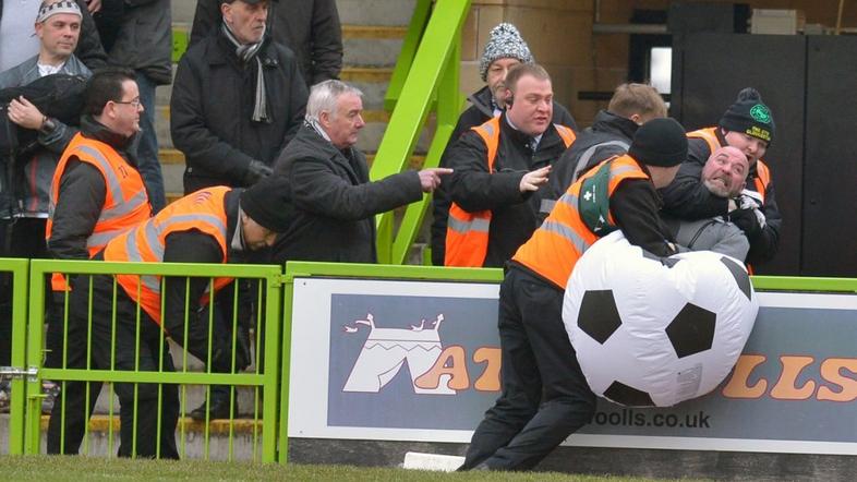 Grimsby Town napihljiva žoga