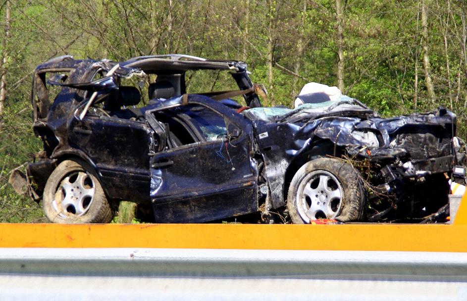 24. aprila je voznik osebnega vozila med priključkom Šentilj in cestninsko posta