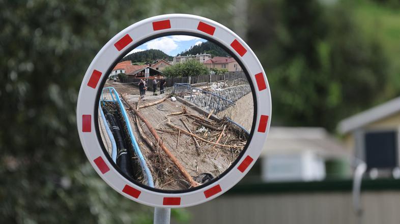 prometni znak Koroška poplave