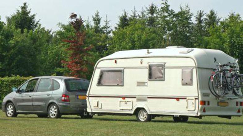 Vleka prikolice ni preprosta, zato poskrbite za varnost. Sicer vam grozi kazen d