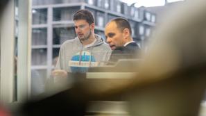 Luka Dončić pripeljal porsche 911 turbo S na dodelavo v tovarno Akrapovič