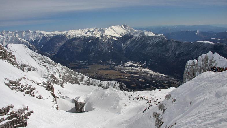 Za mnoge bo zanimiv spust, dolg pet kilometrov, s Sedla do doline v Selli Nevei 