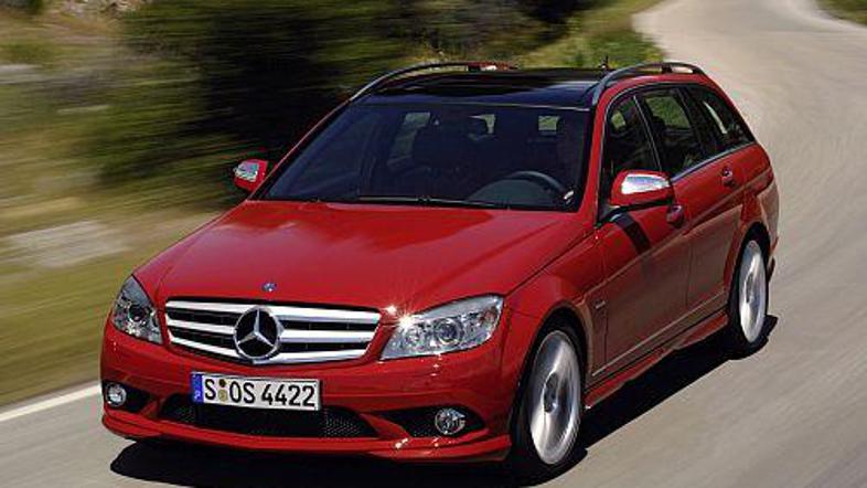 Vse različice so standardno opremljene s šeststopenjskim ročnim menjalnikom, raz