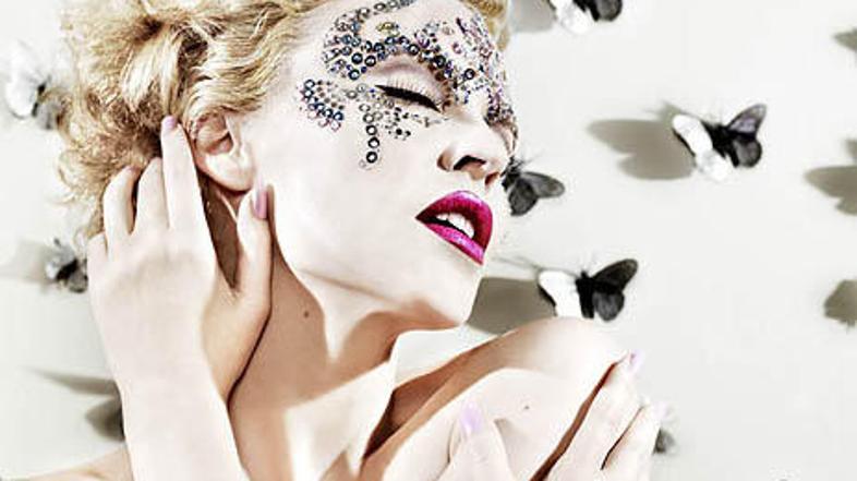 Kylie je s skladbo 2 Hearts napovedala povratek na sceno.