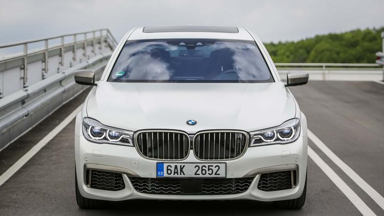 BMW M760Li