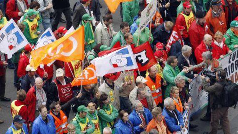 V Pragi se je zbrala množica delavcev iz vse Evrope in zahtevala, naj delodajalc