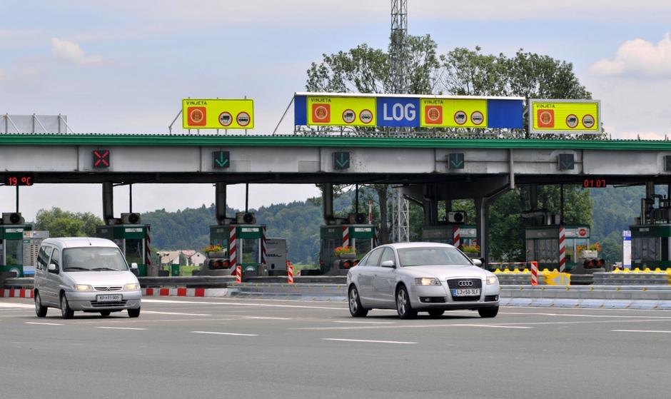 slovenija01.07.08...vinjeta...cestninska postaja...log...prvi dan vinjet..foto:  | Avtor: Anže Petkovšek