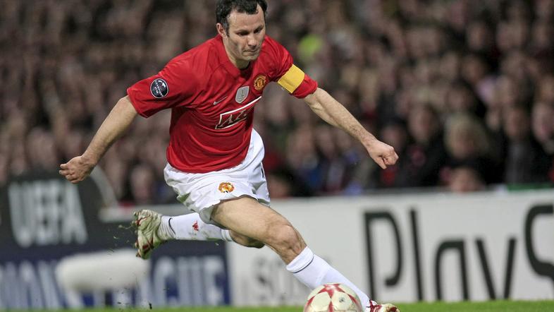 Ryan Giggs je v Manchestru že 20 let in bo kot igralec vsaj še eno leto. (Foto: 