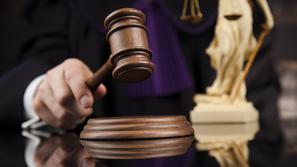 sodišče kladivo obsodba sodnik